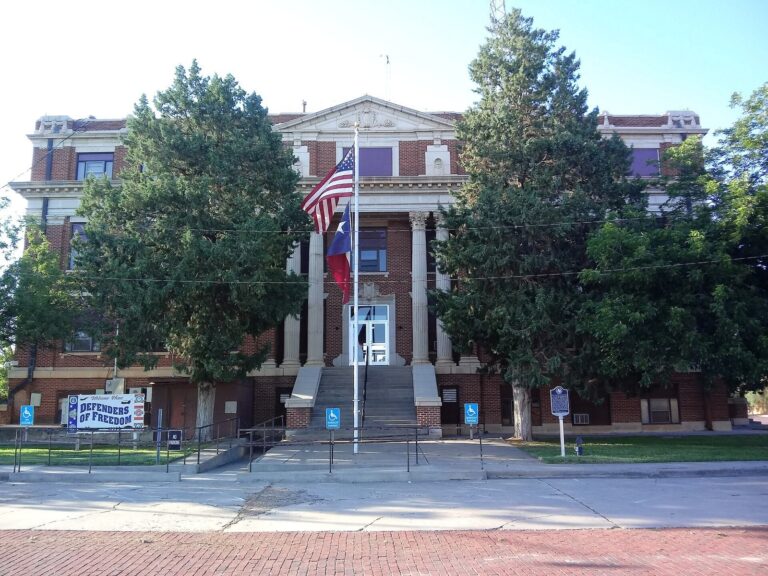 Newport Man Pleads Guilty to Assaulting Teen on Flight